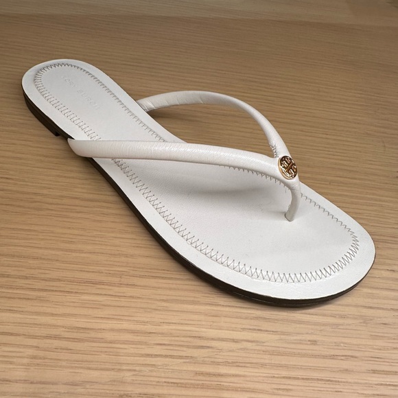 NIB Tory Burch Chelsea Light Cream Leather Logo Rubber Sole Flip Flops Size 9 - Picture 3 of 11